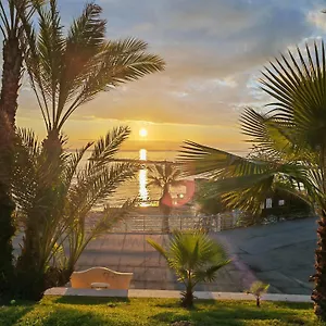 Con Giardino A Pochi Minuti Dal Mare - #essenzedimaresanremo San Remo